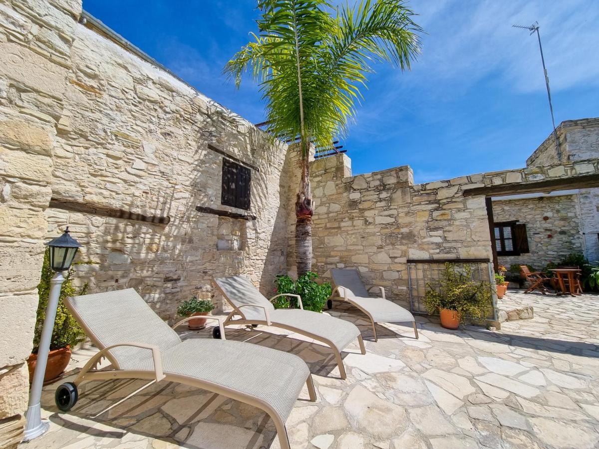 Appartamento Athena'S Pool Oasis Skarinou Esterno foto