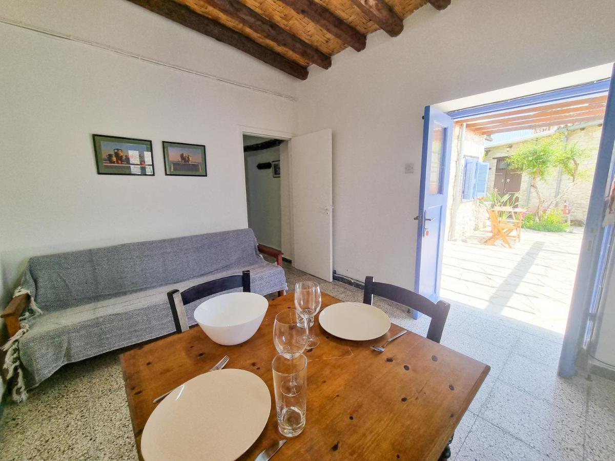 Appartamento Athena'S Pool Oasis Skarinou Esterno foto