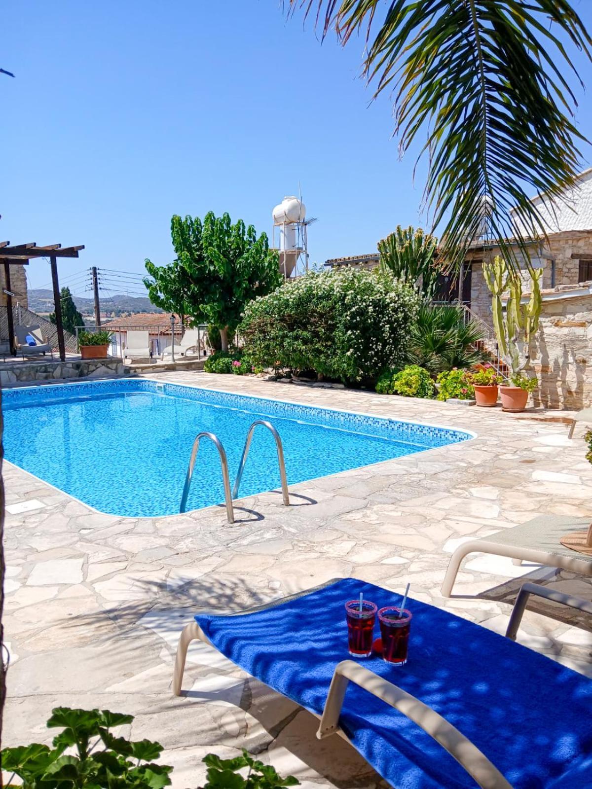 Appartamento Athena'S Pool Oasis Skarinou Esterno foto